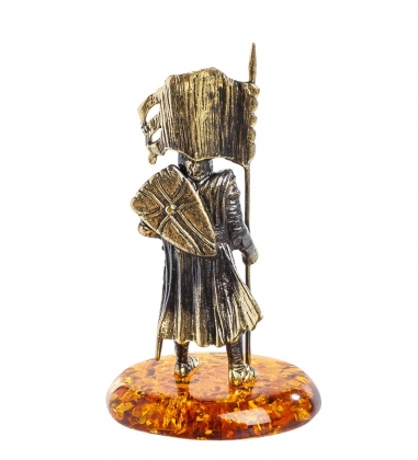 Фигурка «Рыцарь знаменосец» латунь, янтарь IMM3V4