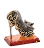 Фигурка «Кот на туфельке» латунь, янтарь RX9X3T
