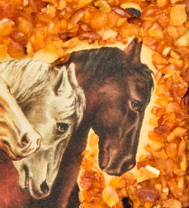 Картина «Лошади» с янтарной крошкой L-18см 7E2ZZ8